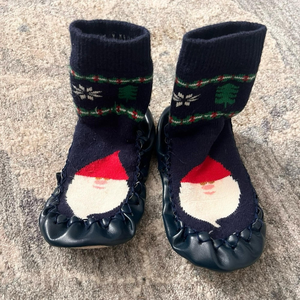 Hanna Andersson Navy and Red Santa Slippers